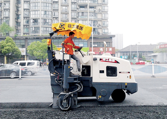 Chine Fraiseuse froide d'asphalte pour l'entretien des routes de fraisage maximum de largeur de la profondeur 500mm de 160mm fournisseur